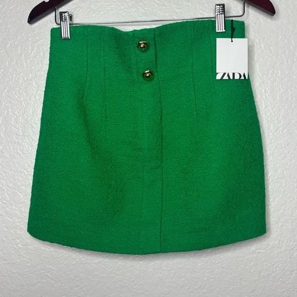 NWT Zara Green High Rise Textured Gold Button Detail Mini Skirt Size Small - Picture 2 of 6